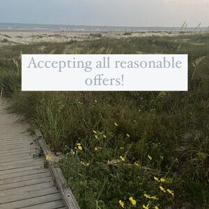 ACCEPTING ALL REASONABLE OFFERS! Summer closet clean out!